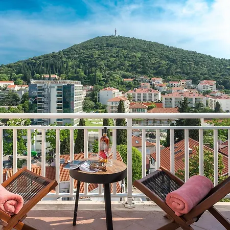 Marilyn - Two Bedroom With Terrace And Partial Sea View Apartment